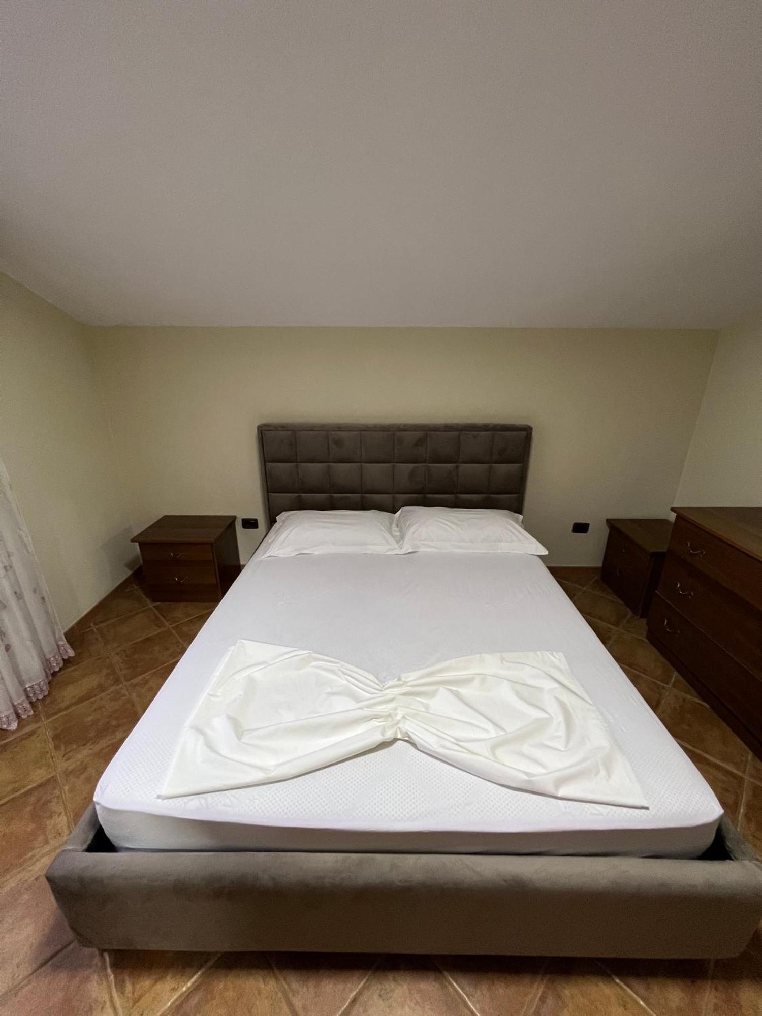 Villa Sokoli, Enjoy Sunset At This Spacious Apartment Tiranë Ngoại thất bức ảnh