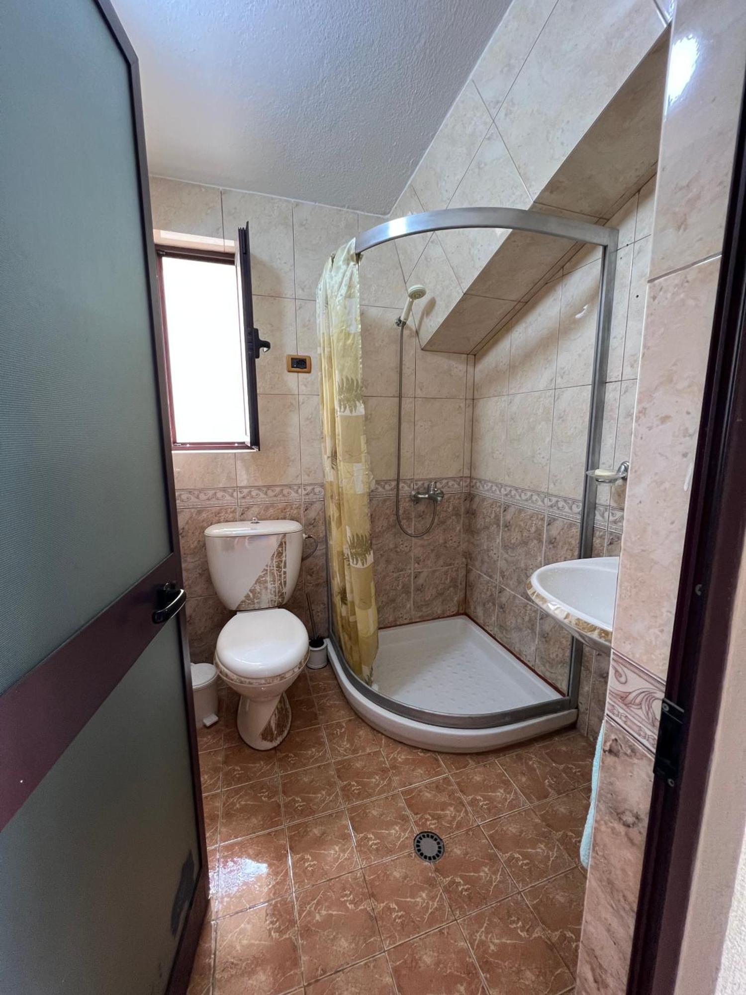 Villa Sokoli, Enjoy Sunset At This Spacious Apartment Tiranë Ngoại thất bức ảnh