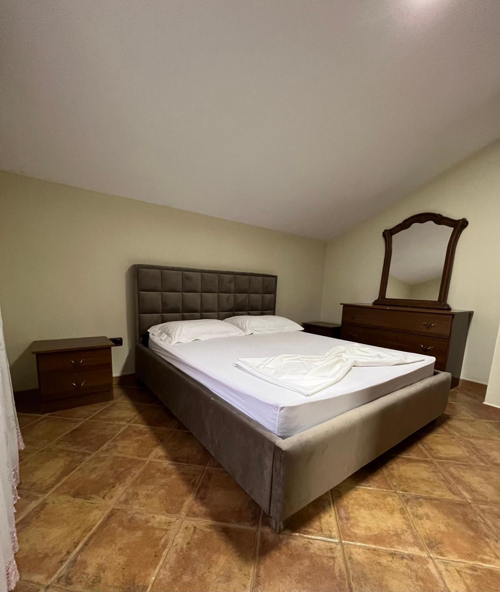 Villa Sokoli, Enjoy Sunset At This Spacious Apartment Tiranë Ngoại thất bức ảnh